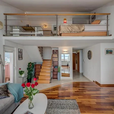Lct Light House Apartment Split