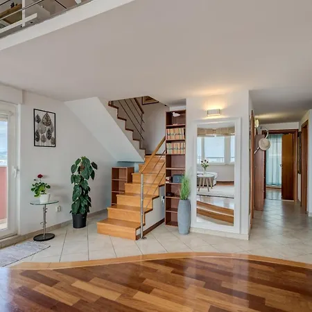 Apartment Lct Light House Split