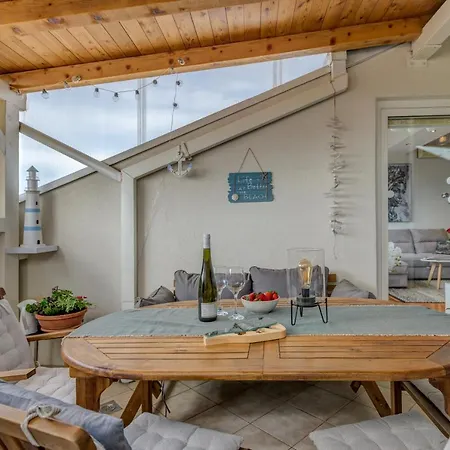 Lct Light House Apartment Split